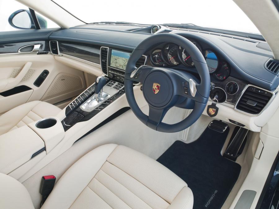  Porsche Panamera Turbo 2009 года  (UK) (фото 9 из 18)
